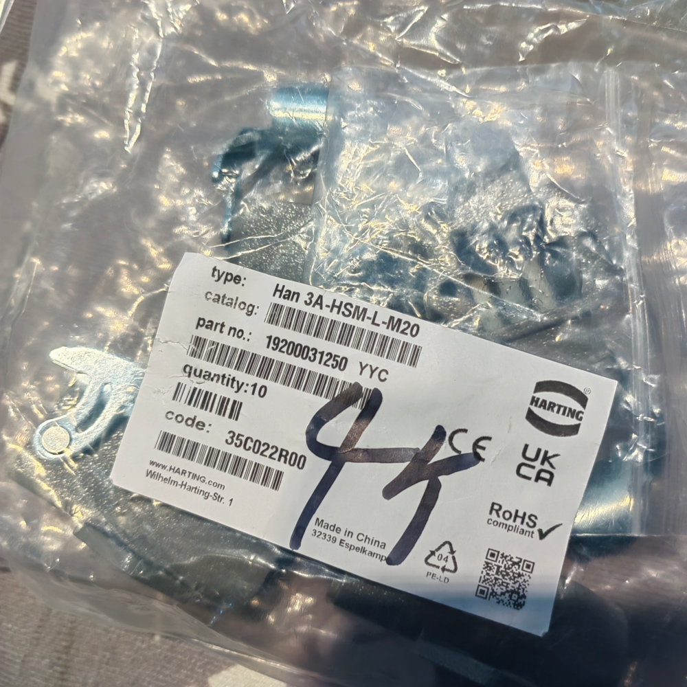 IMG_20251110_202626 Harting 19200031250 Han 3A-HSM angled-L-M20 Heavy Duty Power Connector Hood - Imagen 1