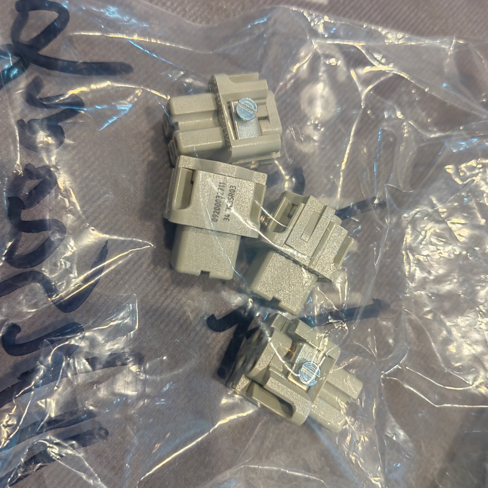 IMG_20251110_203212 Harting 09200032711 Han 3A F Insert Screw Heavy Duty Power Connector - Image 1