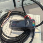 Keyence CZ-V21AP Fiber Optic Color Mark Sensor - Image 6