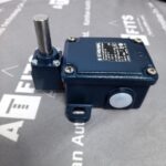 New Original Schmersal 151203470 TL 441-11Y-T-2512-6 Roller Lever Limit Switch - Image 4