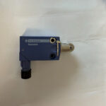 New Original Telemecanique XCMD2102M12 Roller Plunger Limit Switch - Image 4